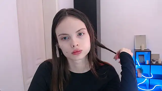 Ariella ari online show from December 17, 2025, 11:15 am