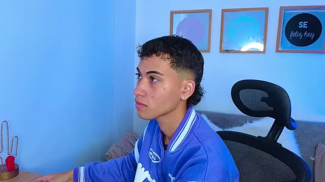 yulian vasquez online show from September 12, 2025, 12:27 pm