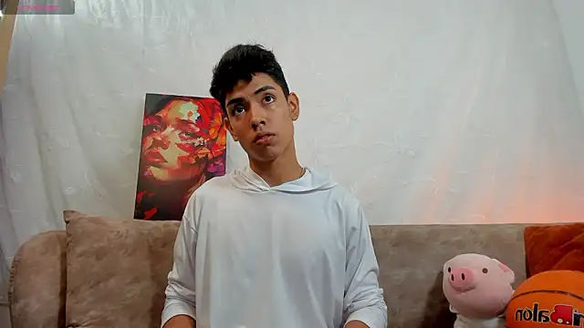 LoganTwink18 online show from March 27, 2026, 12:28 pm