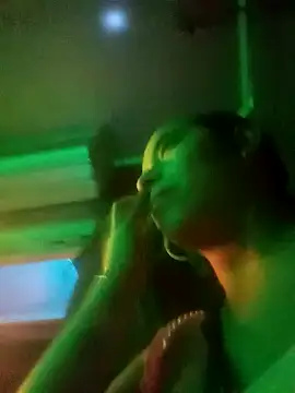 Valenn fernandez online show from September 12, 2025, 3:28 am