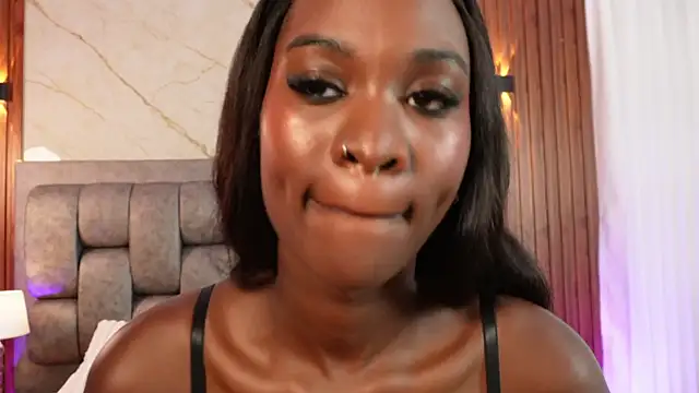 More Hott online show from October 30, 2025, 3:20 pm