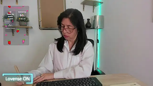 SabinaDeluxe cg online show from October 11, 2025, 1:23 pm