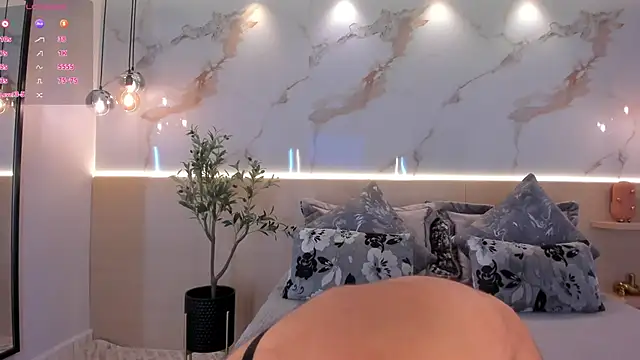 isabellasouza online show from September 25, 2025, 12:00 pm