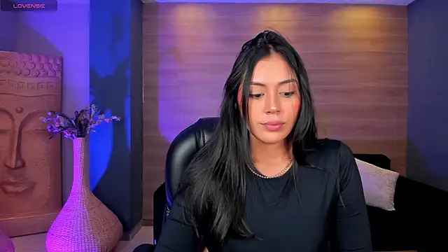 AmbarJames  online show from November 24, 2025, 2:39 pm