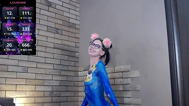 KaylaLewys online show from September 17, 2025, 5:37 pm