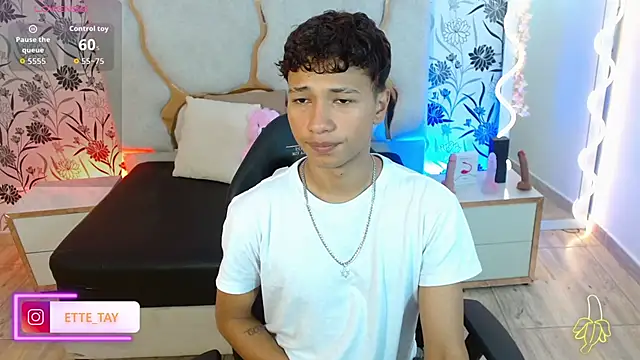 Snapshot of Ette_tay chatting on November 9, 2025, 4:05 am Ette tay online show from November 9, 2025, 4:05 am