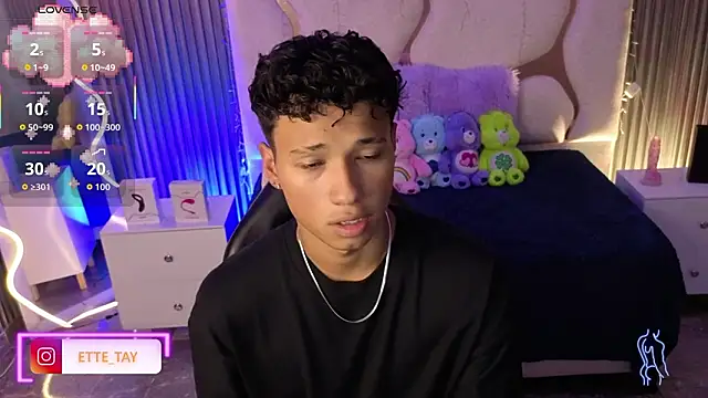 Snapshot of Ette_tay chatting on February 25, 2026, 3:18 am Ette tay online show from February 25, 2026, 3:18 am