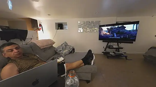 FLgUy40 online show from November 23, 2025, 2:32 am