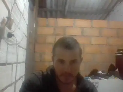 santiii   12 online show from December 18, 2025, 4:28 am