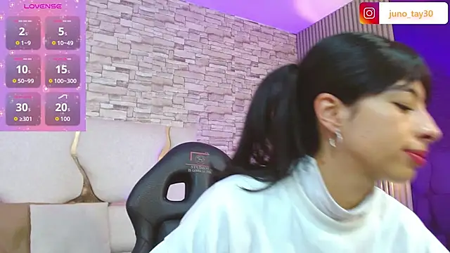 Snapshot of juno_tay chatting on November 23, 2025, 11:53 am juno tay online show from November 23, 2025, 11:53 am