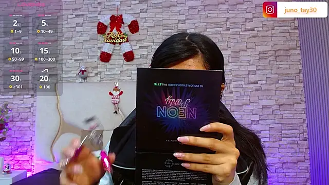 Snapshot of juno_tay chatting on November 27, 2025, 11:32 am juno tay online show from November 27, 2025, 11:32 am