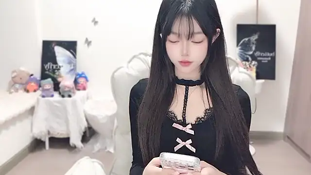 -EEBABY online show from November 28, 2025, 8:20 pm