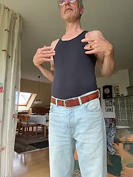 SexyLeon8 online show from June 3, 2026, 5:52 am