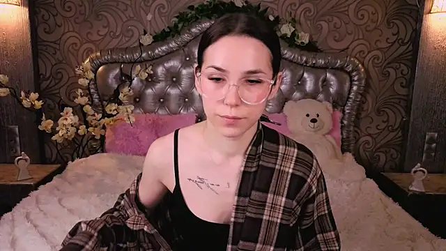 -CindyLou online show from February 17, 2026, 5:27 am