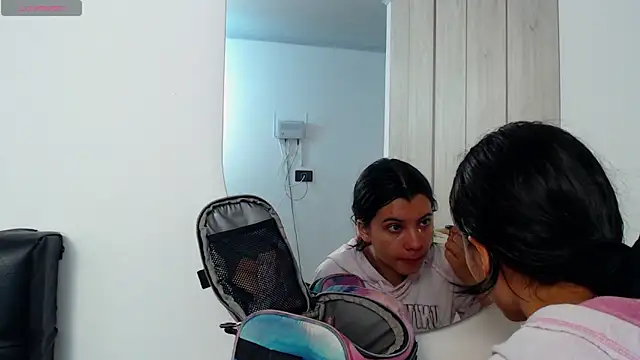 pinky f00x online show from November 14, 2025, 7:17 pm