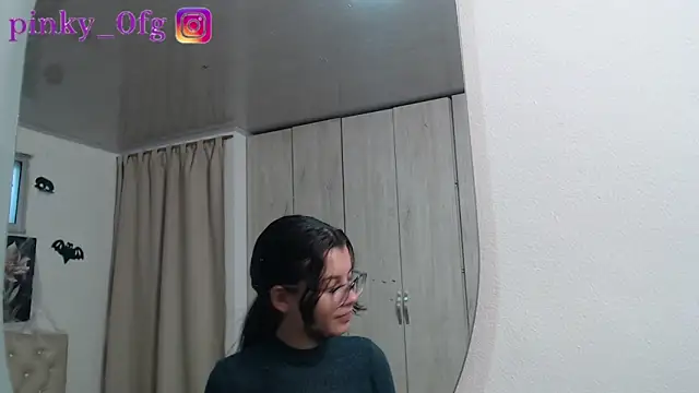 pinky f00x online show from October 16, 2025, 10:07 pm