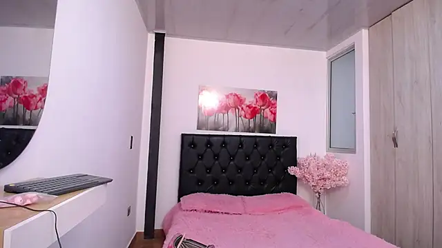 pinky f00x online show from January 11, 2026, 7:54 pm