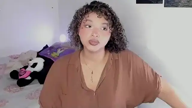 chloe kisses online show from March 31, 2026, 12:07 pm