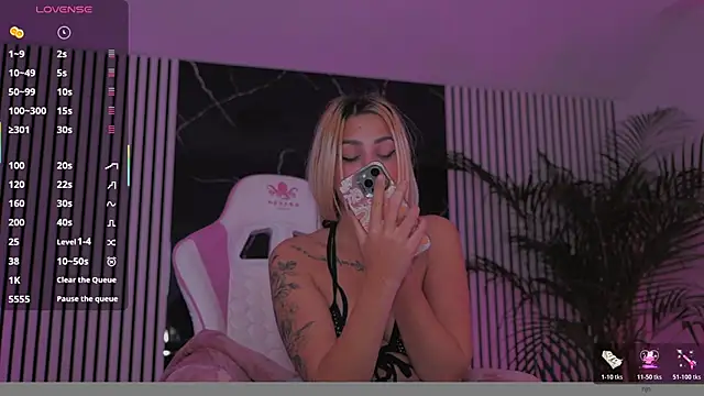 Snapshot of daisyblushh chatting on December 20, 2025, 4:10 pm daisyblushh online show from December 20, 2025, 4:10 pm