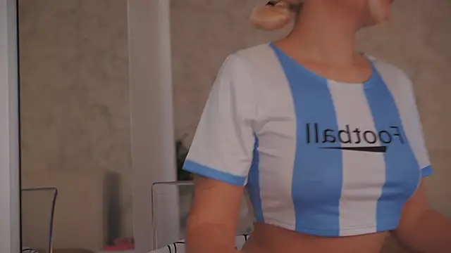 Snapshot of daisyblushh chatting on February 9, 2026, 3:10 pm daisyblushh online show from February 9, 2026, 3:10 pm