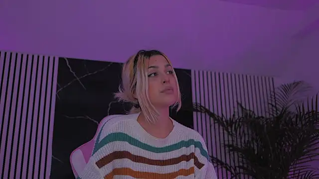 Snapshot of daisyblushh chatting on January 6, 2026, 4:22 pm daisyblushh online show from January 6, 2026, 4:22 pm