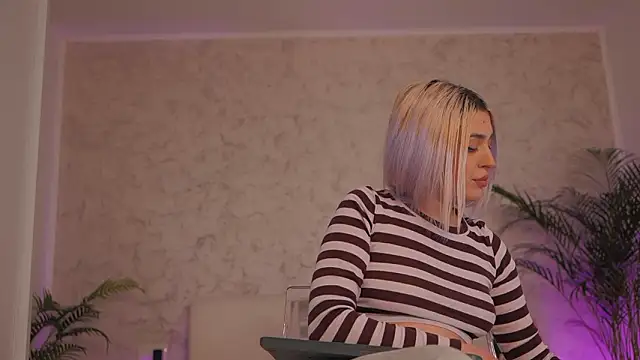 Snapshot of daisyblushh chatting on February 25, 2026, 4:07 pm daisyblushh online show from February 25, 2026, 4:07 pm