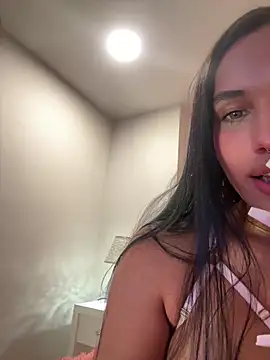 Bella  Wood online show from March 25, 2026, 8:30 pm