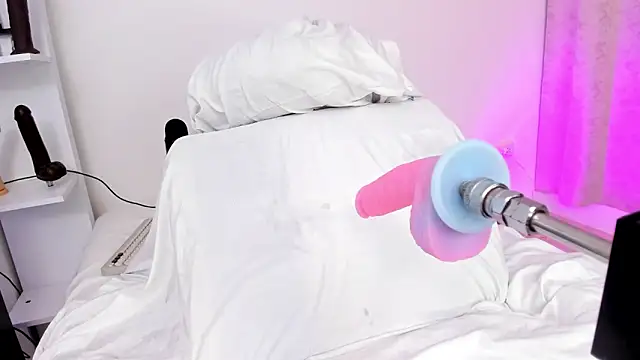 arynaughty20 online show from November 13, 2025, 9:08 pm