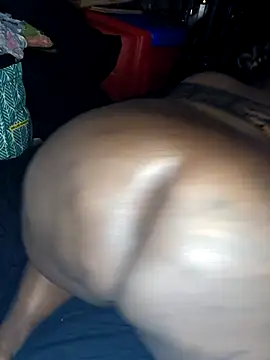 Snapshot of Thickkemzz41 chatting on February 6, 2026, 1:12 am Thickkemzz41 online show from February 6, 2026, 1:12 am