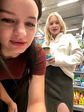 Snapshot of Cum_girlss chatting on September 15, 2025, 4:02 am Cum girlss online show from September 15, 2025, 4:02 am