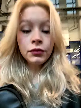 Cum girlss online show from October 17, 2025, 5:00 am