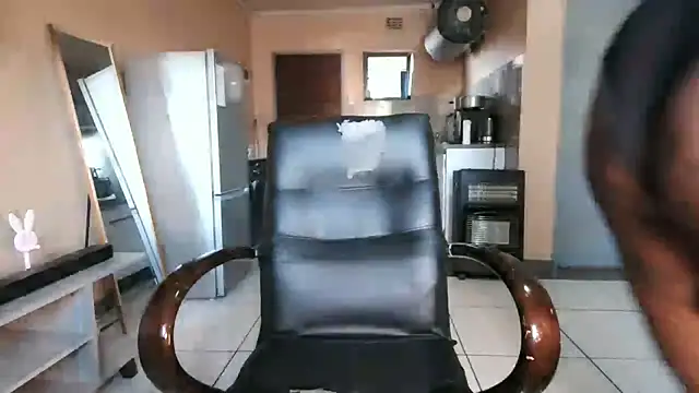 BusybooobsXXX3 online show from October 11, 2025, 4:13 am