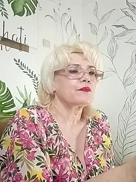 Snapshot of Catty_Lady chatting on June 15, 2026, 7:35 pm Catty Lady online show from June 15, 2026, 7:35 pm