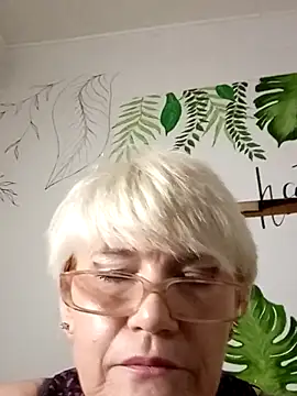 Catty Lady online show from November 6, 2025, 8:02 pm