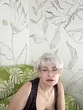 Catty Lady online show from September 17, 2025, 4:53 pm