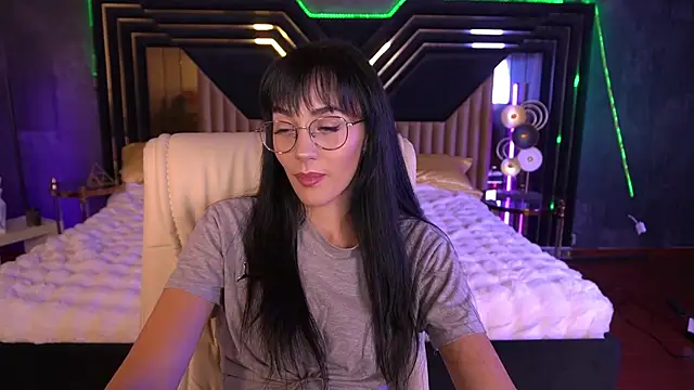 EviLune online show from November 17, 2025, 8:24 pm