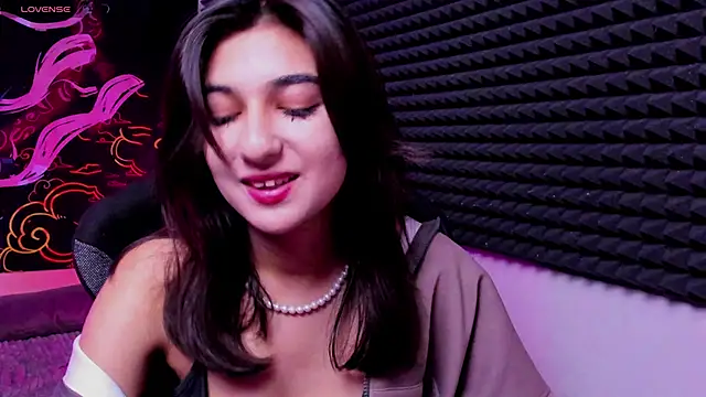 Elfy Rare  online show from November 22, 2025, 8:18 pm