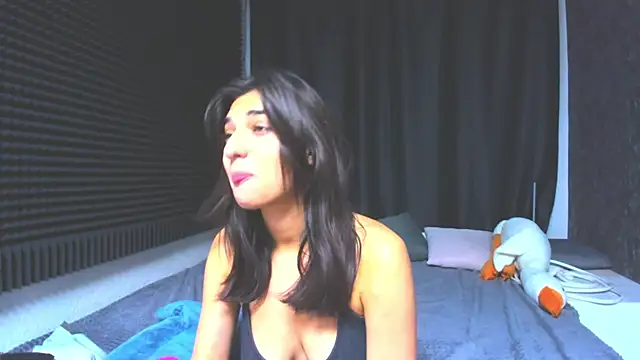 Elfy Rare  online show from November 27, 2025, 8:53 pm