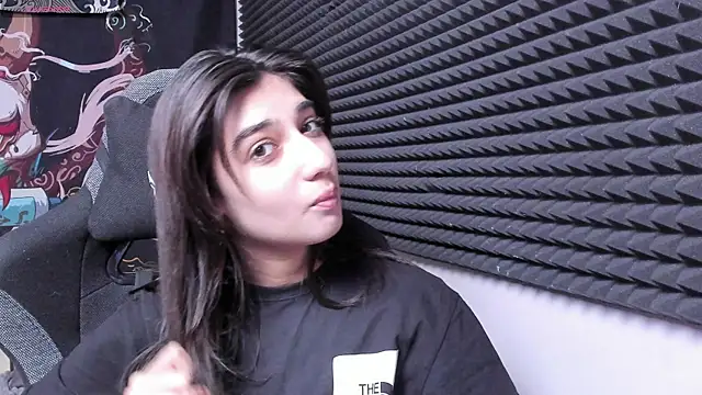 Elfy Rare  online show from November 21, 2025, 8:19 pm