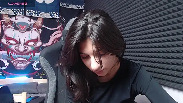 Elfy Rare  online show from November 14, 2025, 8:12 pm