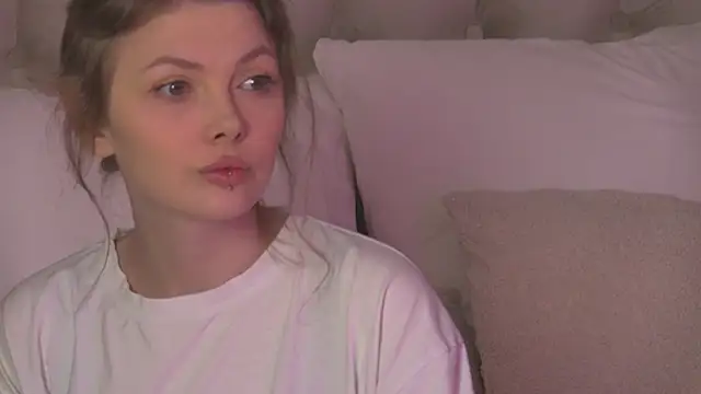 miamunn online show from May 18, 2026, 3:28 am