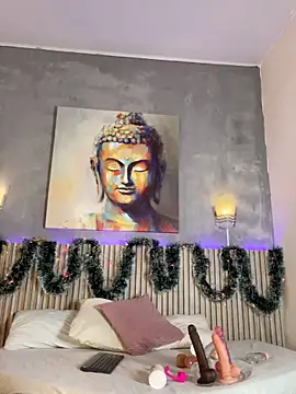 Saracooper   online show from November 27, 2025, 3:29 am