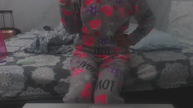 sabrina v  online show from November 29, 2025, 4:18 pm