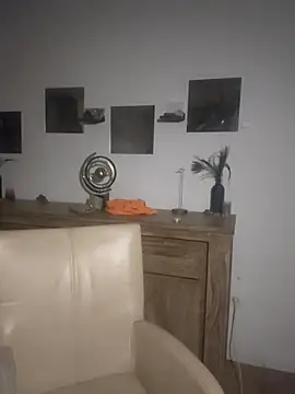 Snapshot of Foxy-Milfy chatting on October 13, 2025, 9:49 pm Foxy-Milfy online show from October 13, 2025, 9:49 pm