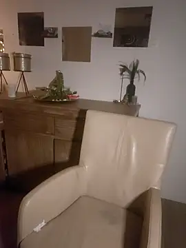 Snapshot of Foxy-Milfy chatting on November 2, 2025, 3:00 am Foxy-Milfy online show from November 2, 2025, 3:00 am