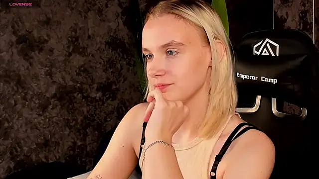 Carolin Miller online show from October 26, 2025, 5:41 am