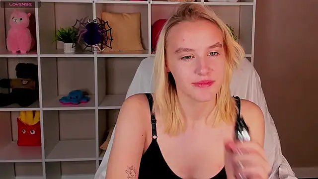 Carolin Miller online show from October 27, 2025, 1:39 am