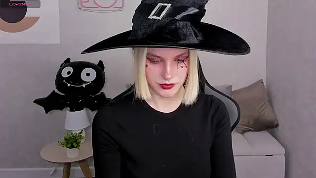 Carolin Miller online show from October 28, 2025, 7:29 am