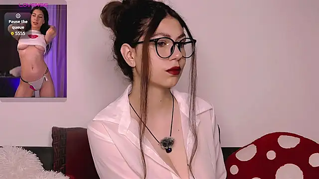 M1kaylaRaven online show from October 25, 2025, 3:28 am