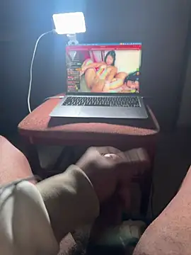 Snapshot of Minidemonkush chatting on February 15, 2026, 4:24 am Minidemonkush online show from February 15, 2026, 4:24 am